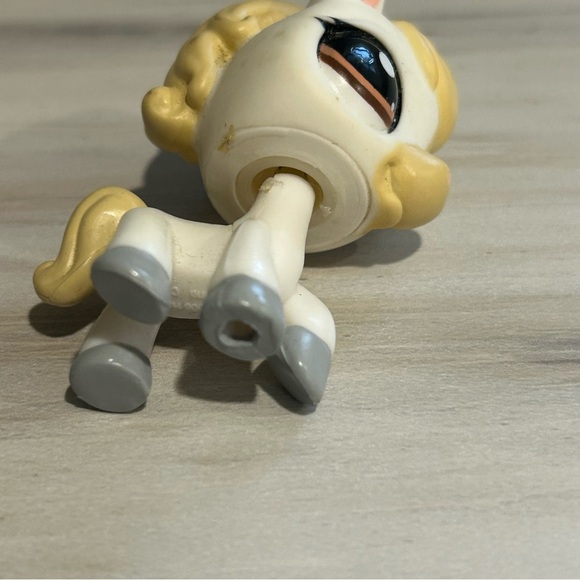 ⭐️ Littlest Pet Shop Authentic # 1709 White Blonde Horse Polka Dots Brown Eyes - Picture 5 of 5